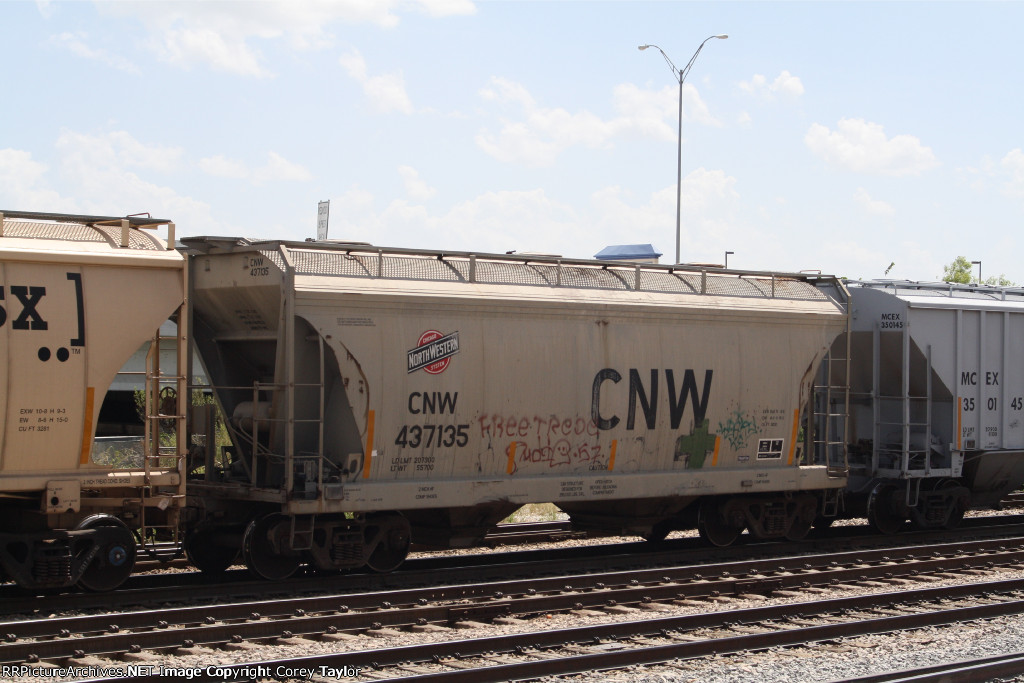 CNW 437135